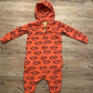 FOR SALE- Hugo Loves Tiki 4T sweatsuit hoodie orange with lips